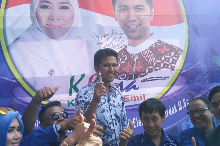 Emil usai peresmian posko pemenangan di Bojonegoro.