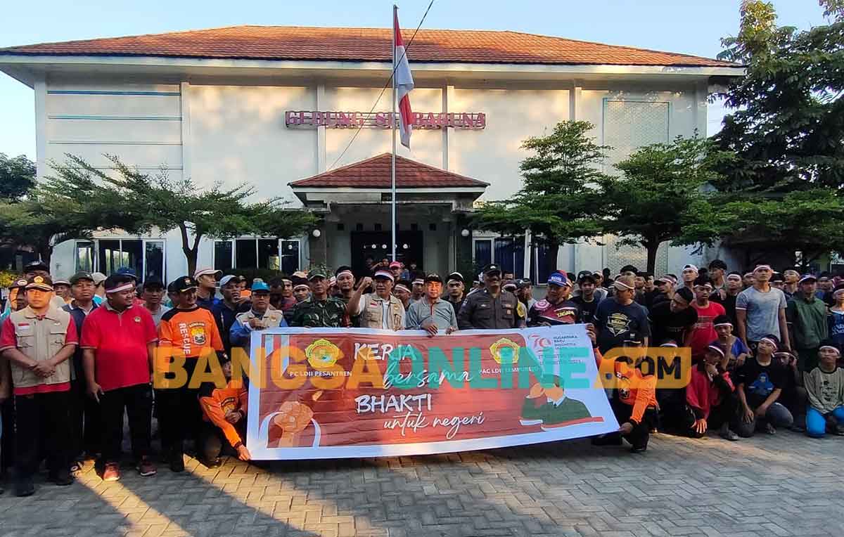 Ratusan Santri LDII Kecamatan Pesantren Ikut Kerja Bakti