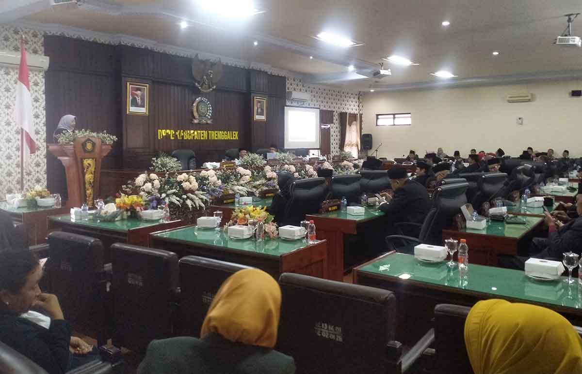 Rapat paripurna yang digelar DPRD Trenggalek.
