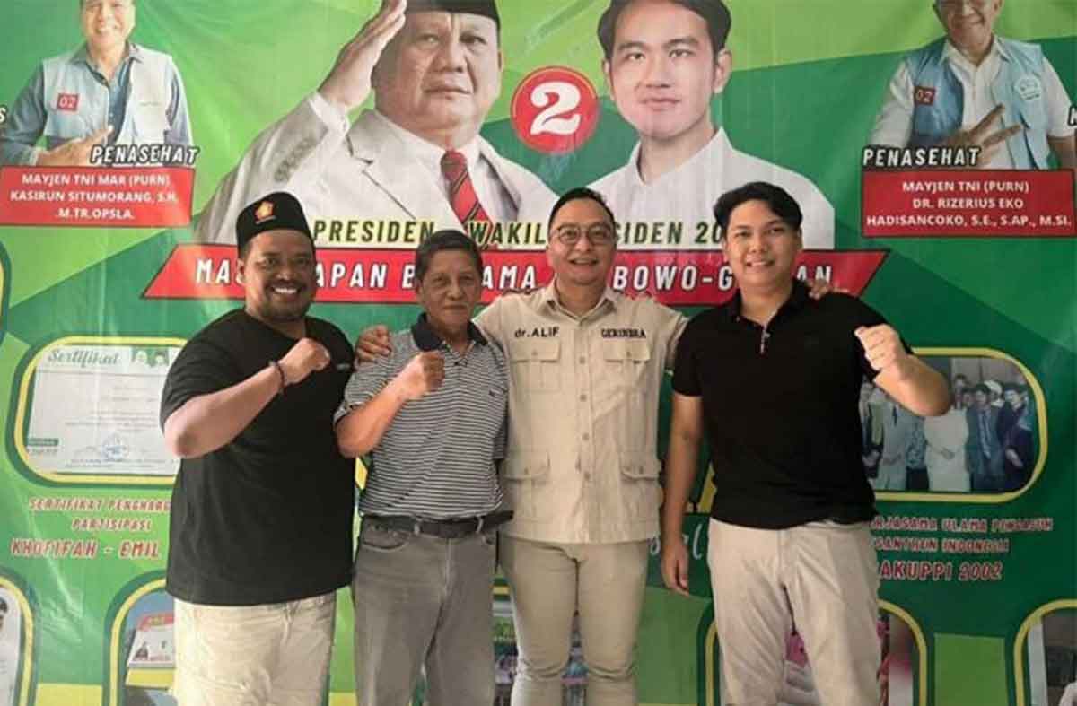 Foto dari kanan: Ketum RGS Indonesia, Taufiq Muhammad; Asluchul Alif; Pendiri RGS Indonesia, Moh Khozin; dan Bowo di Posko RGS Indonesia.