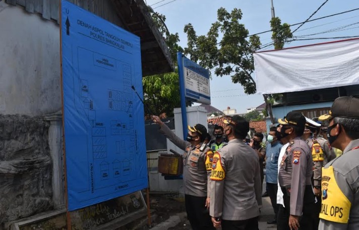Kapolres Bangkalan AKBP Rama Samtama Putra saat meresmikan Asrama Polisi (Aspol) Tangguh di jalan Kapt. Syafiri nomor 5 Bangkalan.