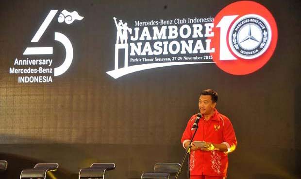 Menpora Imam Nahrawi memberi sambutan dalam Jambore Nasional dan ulang tahun ke-45 kehadiran Mercedez Benz di Indonesia di Plaza Timur Senayan GBK, Jakarta, Jumat (27/11). foto: sindonews.com