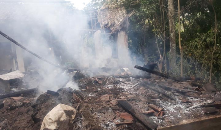 Kondisi rumah Juhairiyah rata dengan tanah usai dilalap api.