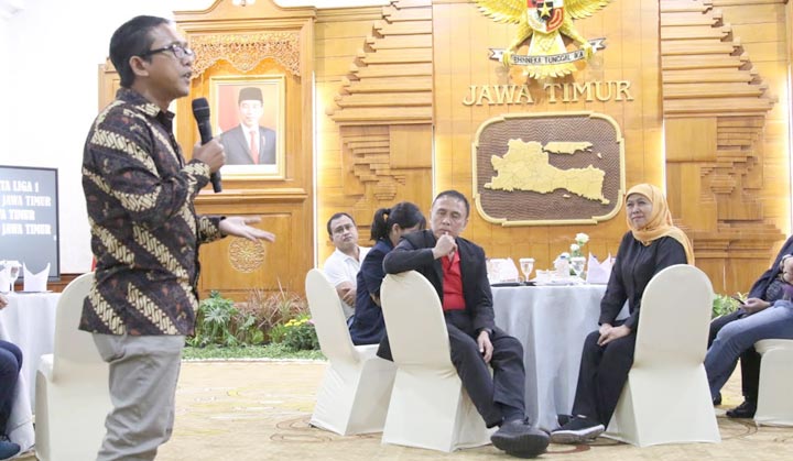Jelang Kick Off Piala Gubernur, Khofifah Kumpulkan Manager Club dan Supporter Tim