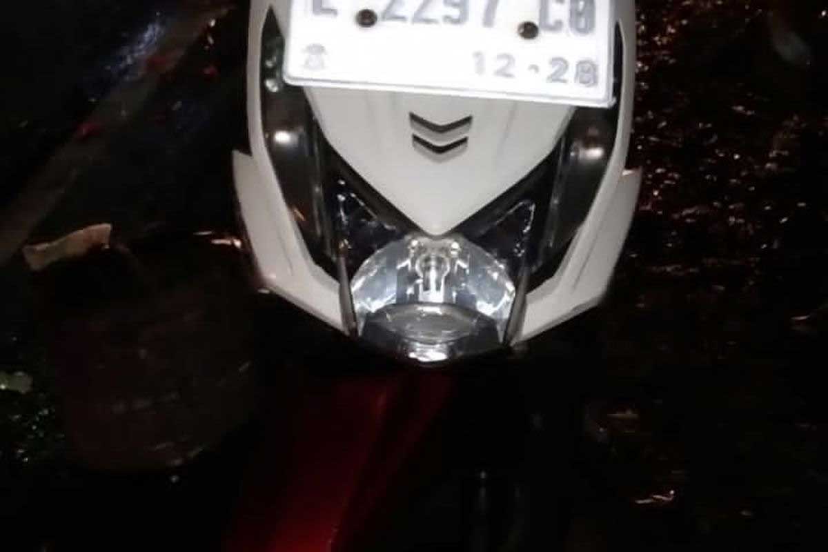 Sepeda motor yang digunakan korban usai alami kecelakaan di simpang tiga Tukum, Lumajang, Kamis (2/1/2025).