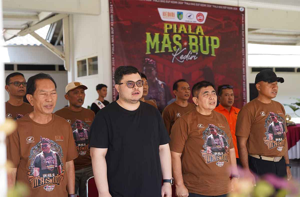 Bupati Kediri, Hanindhito Himawan Pramana, saat membuka perlombaan burung berkicau. Foto: Ist
