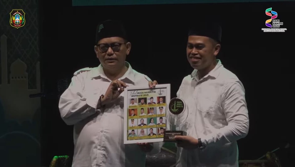 Wali Kota Blitar, Syauqul Muhibbin menerima apresiasi dari Forkom Jurnalis Nahdliyin
