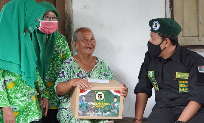 Peduli Sesama, GPK Jombang Salurkan 400 Paket Sembako ke Lansia dan Janda Kurang Mampu