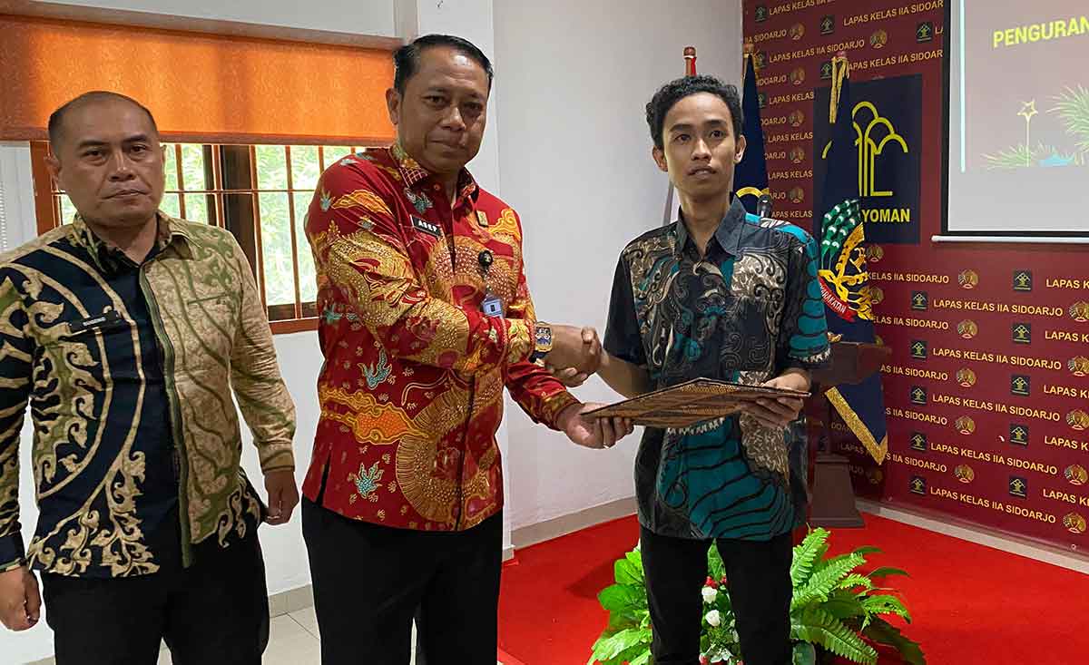 Salah satu warga binaan Lapas Sidoarjo yang mendapat remisi Natal tahun ini.