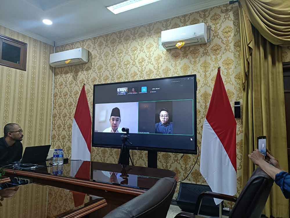 Bupati Jember, Muhammad Fawait saat memberikan keterangan resmi secara daring. (Ist)