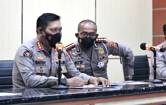 Kabid Humas Polda Jawa Timur Kombes Pol Gatot Repli Handoko saat pers rilis terkait alur penetapan Tubagus Jodi sebagai tersangka kecelakaan.