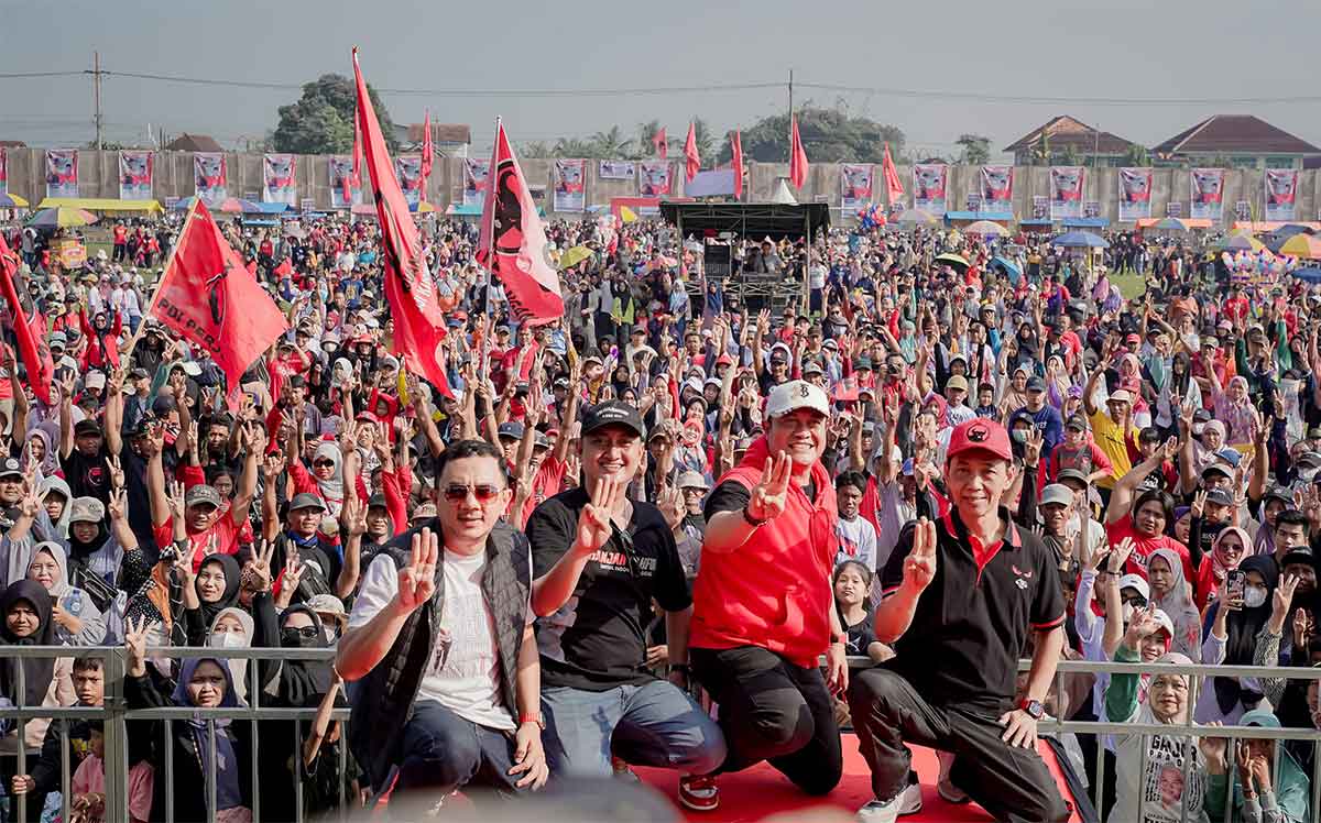 Kampanye Ganjar-Mahfud di Stadion Yosowilangun, Lumajang.
