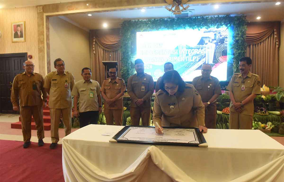 Pj Wali Kota Kediri saat menandatangani berita acara launching ILP. Foto: Ist