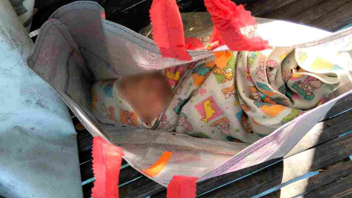 Bayi berjenis kelamin laki-laki ditemukan meninggal di tepi sawah gegerkan warga Rengel Tuban