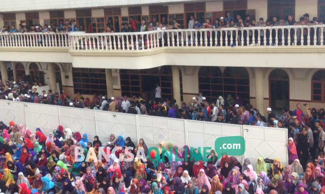 Santri Ponpes Wali Barokah LDII saat mengikuti khataman kitab Syarah Asmaul Husna. foto: arif kurniawan/ BANGSAONLINE