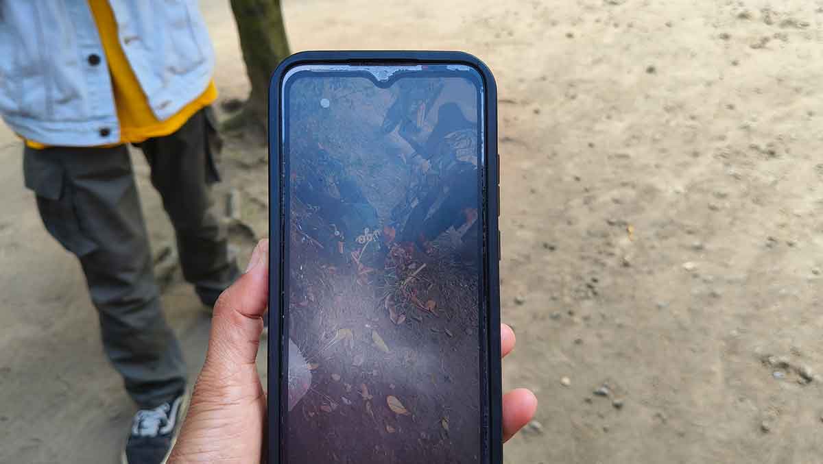 Warga Blitar Geger Temuan Mayat Wanita di Pinggir Jalan, Wajah Tertutup Sampah