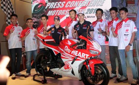 Marc Marquez dan Dani Pedrosa saat konferensi pers. foto: detik.com