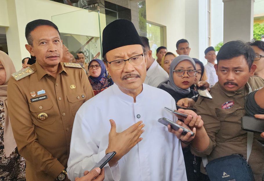 Menteri Sosial RI, Saifullah Yusuf saat memberikan keterangan kepada awak media