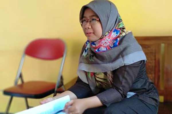 Sulistyorini, Divisi Teknis KPU Pacitan. (foto: Yuniardi Sutondo/ Bangsaonline)