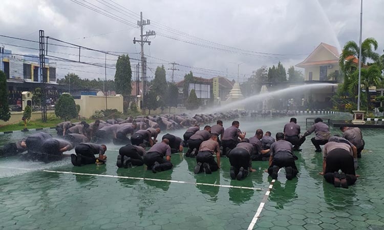 Anggota Polresta Banyuwangi yang naik pangkat. (foto: ist)