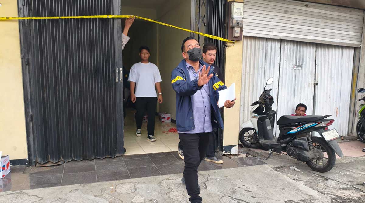 Penggeledahan Kantor PT TSL di Sidoarjo.

