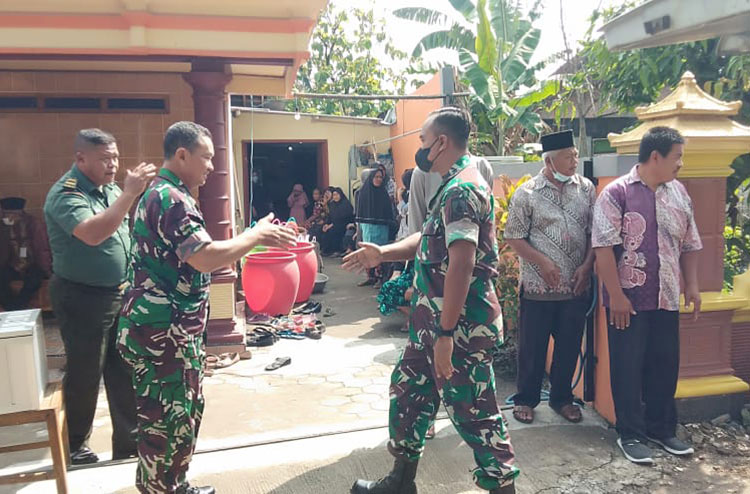 Dandim Ngawi Takziah ke Rumah Duka Orang Tua Prajurit