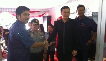DEMI PELANGGAN - Muhammad Cahyadi selaku Regional Head East Java Bali nustra Smartfren saat peresmian galeri smile di Kota Kediri, Jumat (26/9/2014). Foto: arif kurniawan/BangsaOnline