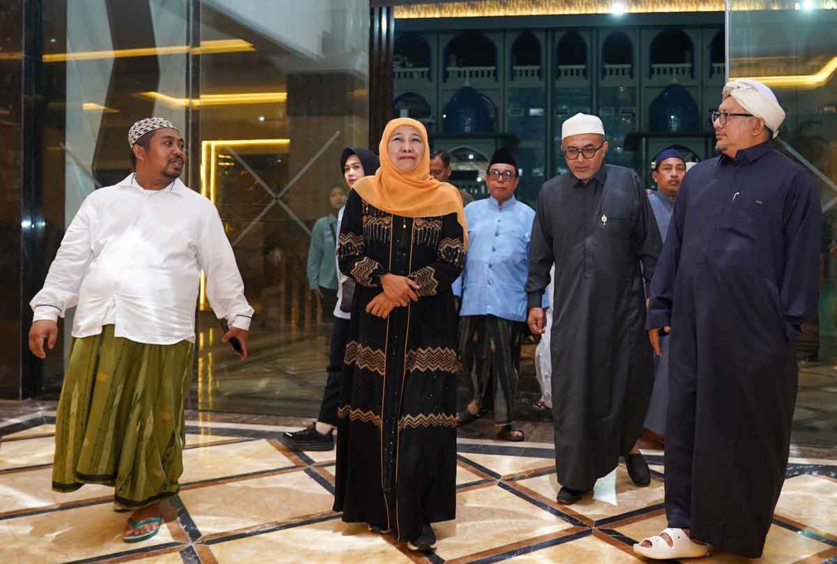 Calon Gubernur Jawa Timur nomor urut 2, Khofifah Indar Parawansa, saat silaturahmi ke Ponpes Dalwa Bangil, Kabupaten Pasuruan.