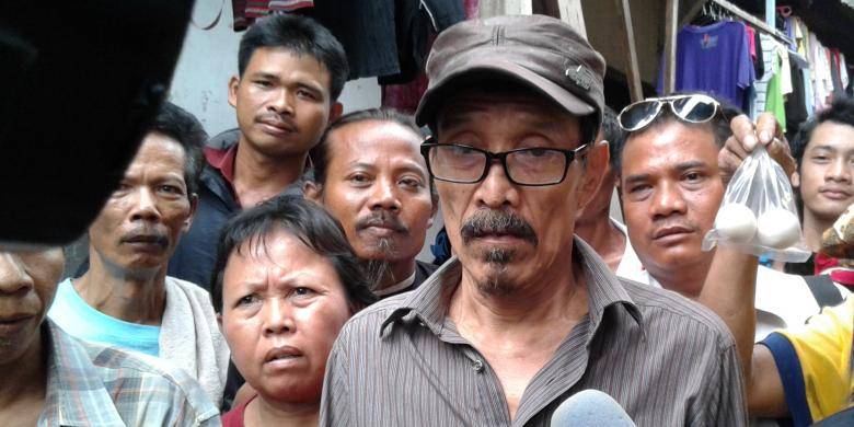 Kakek Sinin atau yang biasa disapa Kong Naim (62), lelaki yang mengaku bertelur. KOMPAS.com/ANDRI DONNAL PUTERA