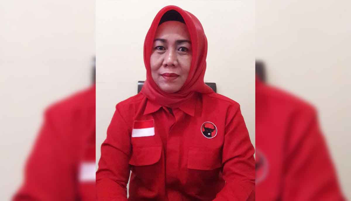 Bendahara DPC PDIP Gresik, Siti Muafiyah.