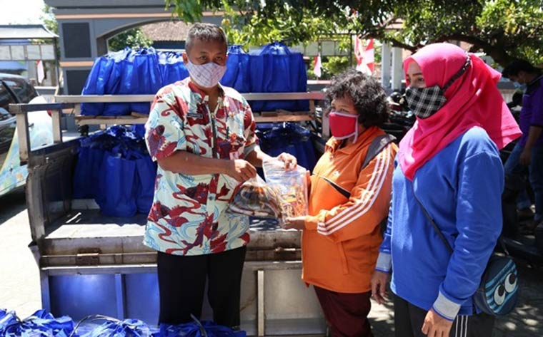 Makan ikan meningkatkan imunitas tubuh tangkal Covid-19. (foto: Kominfo)