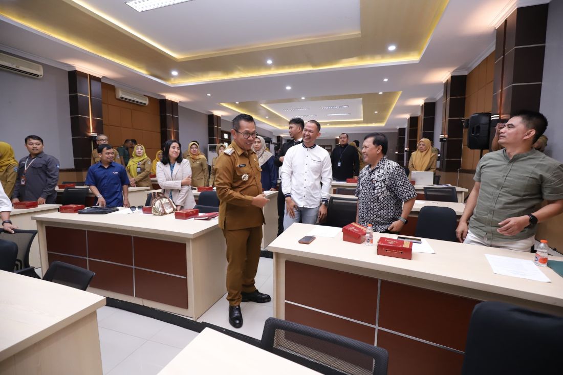 Wali Kota Batu, Nurochman saat menghadiri  Rapat Pembahasan Koordinasi Tim Daerah Vokasi