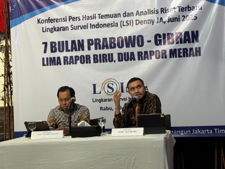 Adjie A Faraby saay merilis survei Lingkaran Survei Indonesia (LSI) Denny JA. Foto: istimewa