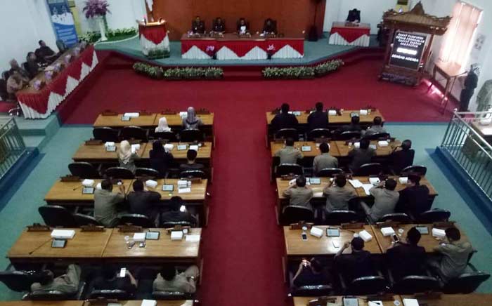 Suasana saat sidang paripurna penyampaian nota keuangan RAPBD Perubahan.