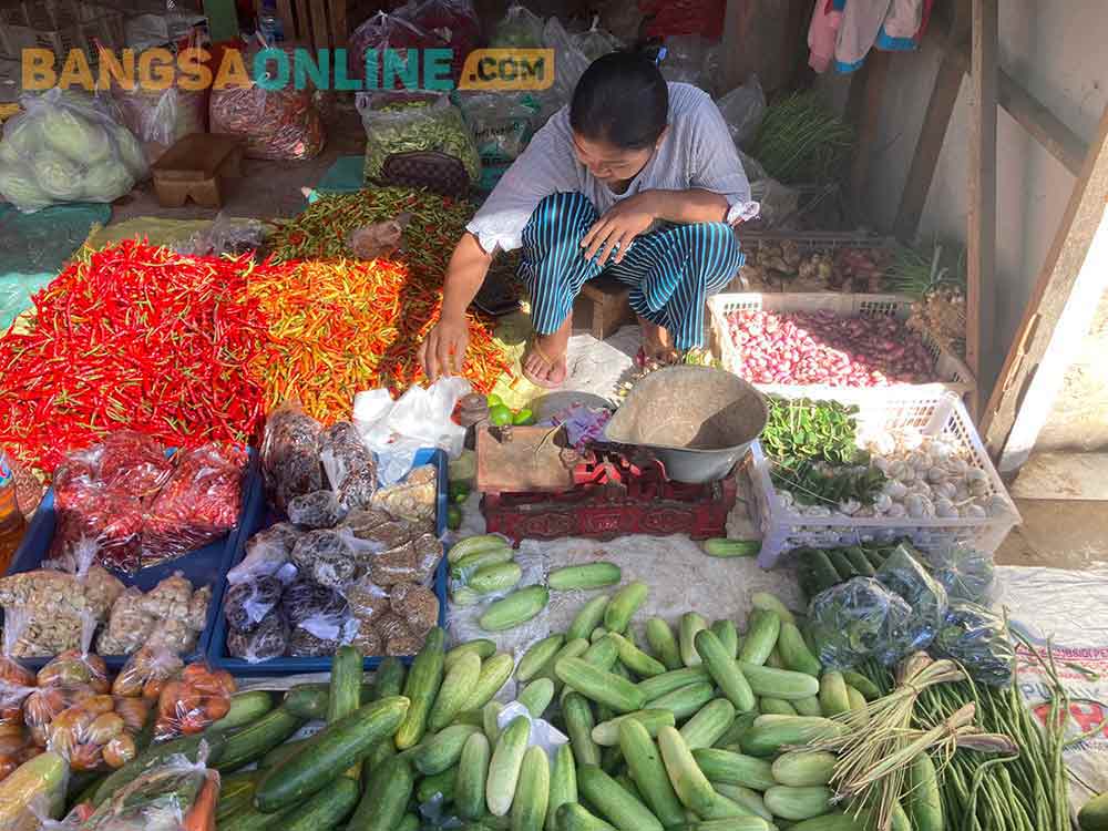 Berikut fluktuasi harga sembako Jatim hari ini. Foto: Sulthon/Bangsaonline.