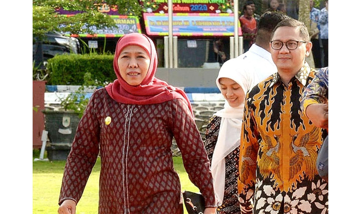 Gubernur Jawa Timur, Khofifah Indar Parawansa saat tiba di Kota Banjarbaru untuk menghadiri puncak peringatan Hari Pers Nasional (HPN) Tahun 2020.
