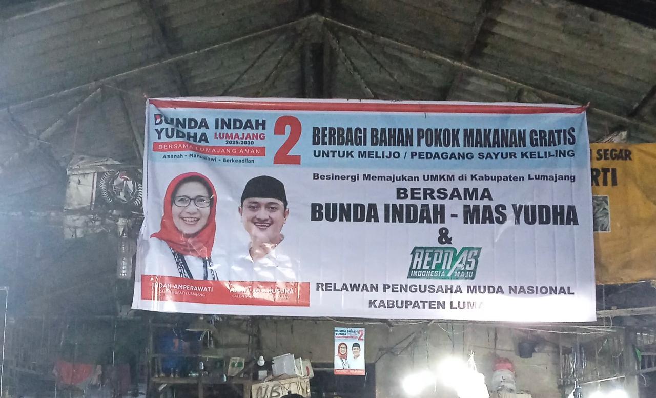 Banner pembagian ikan tongkol gratis oleh Repnas Lumajang. Foto: Imron Ghozali/BANGSAONLINE