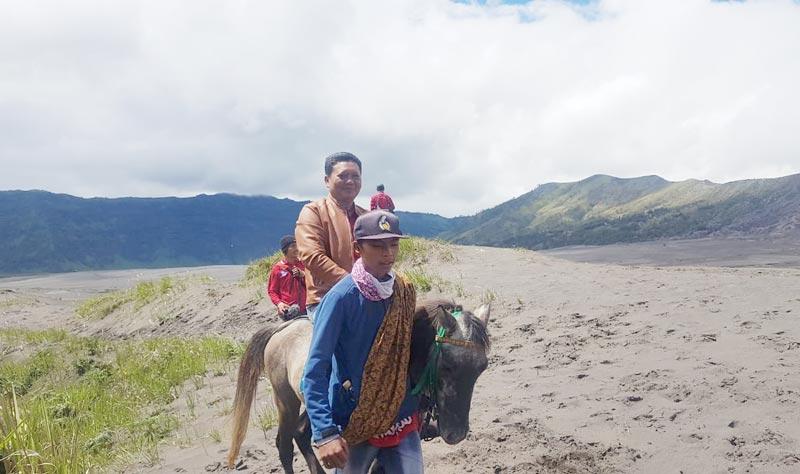 Sejak diberlakukannya Car Free Month, pengunjung wisata Bromo semakin meningkat.