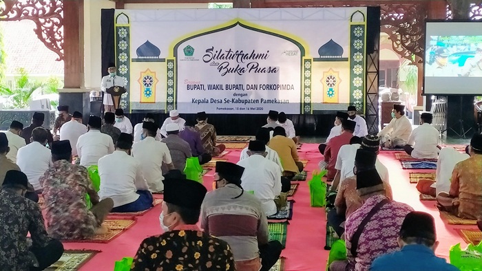 Acara silaturahim dan buka puasa bersama antara bupati dan wakil bupati dengan kades se-Kabupaten Pamekasan.