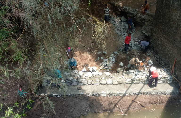 Pembangunan Jembatan di Desa Dukuhmojo, Kecamatan Mojoagung, Kabupaten Jombang.