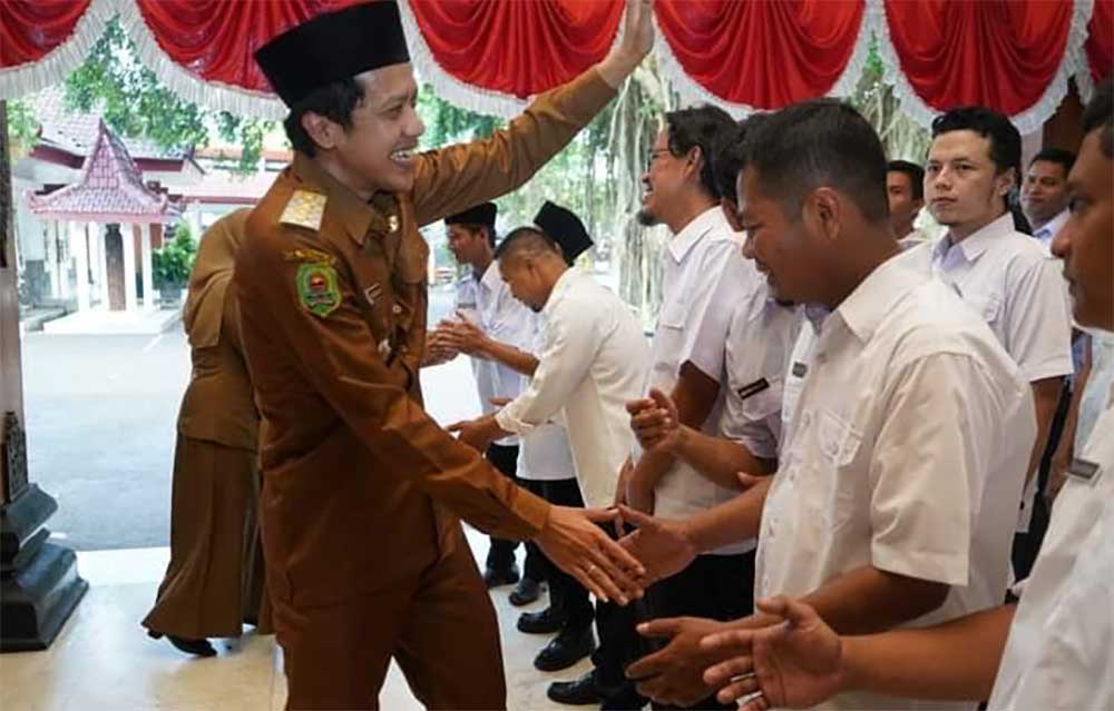 Wabup Syah Natanegara usai melantik P3K di Pendopo Trenggalek.