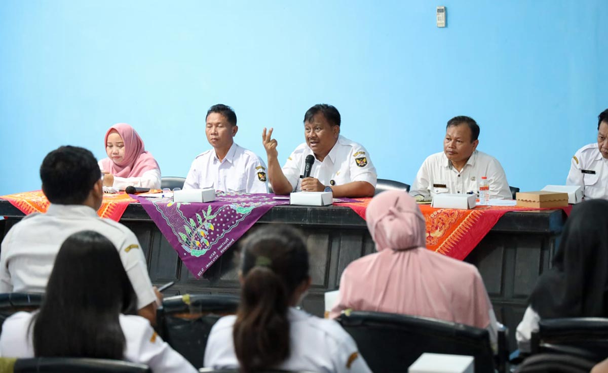Paulus Luhur Budi Prasetya, Kepala Dinas Sosial Kota Kediri (pegang mik) saat memberi sambutan. Foto: Ist.