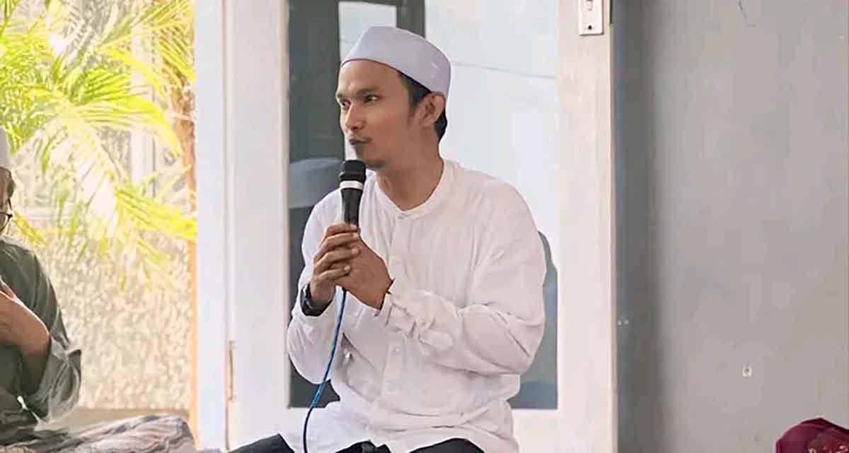 Gus Amik saat menyampaikan ceramah.