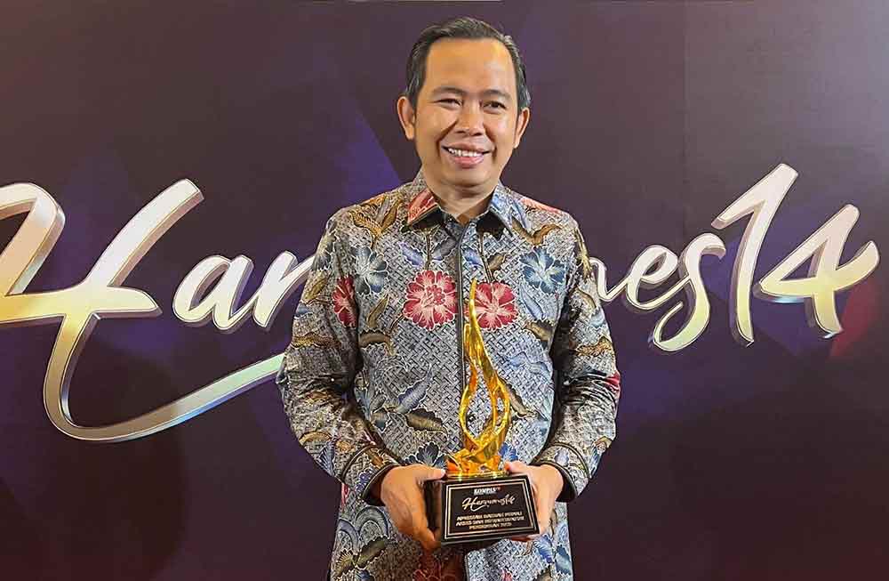 Bupati Jember Terima Penghargaan Atas Komitmen di Bidang Kesehatan dan Pendidikan