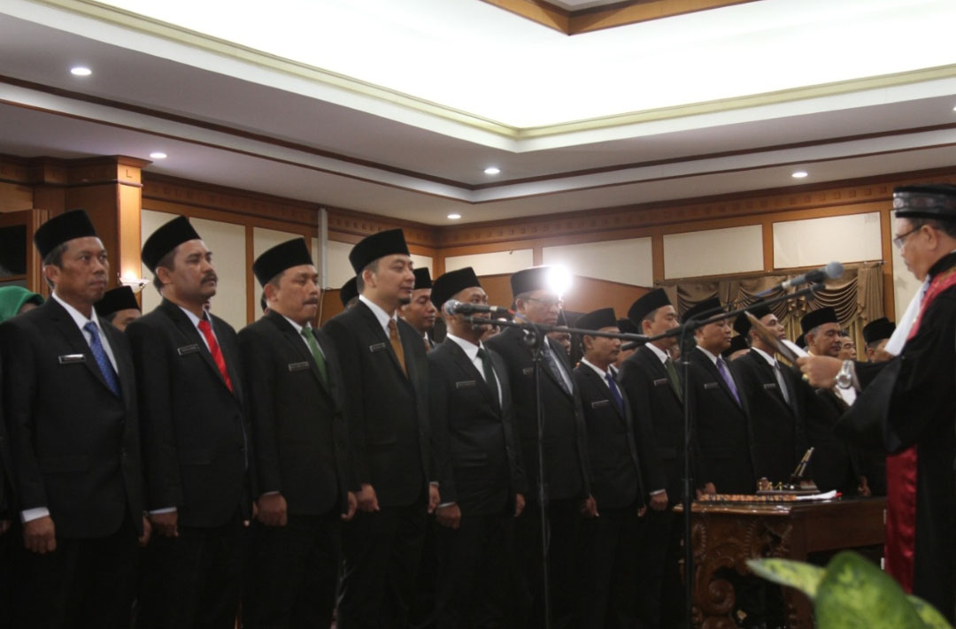 Anggota DPRD Gresik periode 2019-2024 ketika diambil sumpah janji.
