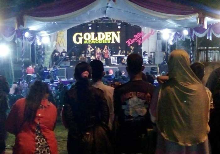 Suasana konser Golden Memories Kendang Kempul yang digelar Ravi Management di Banyuwangi, Sabtu malam (24/3/2018). foto: bangsaonline.com