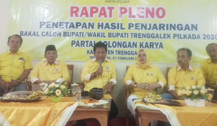Penyampaian lima nama bakal cabup-cawabup di Kantor DPD Partai Golkar Trenggalek. foto: HERMAN/ BANGSAONLINE