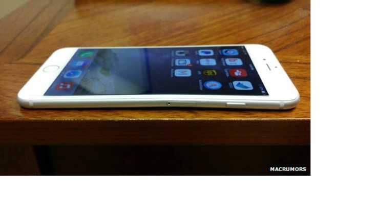 ?iphone 6 yang bengkok saat ditaruh di saku celana. foto:reopro bbc