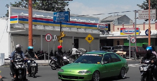 Salah satu toko modern di kota Mojokerto yang sudah berdiri.