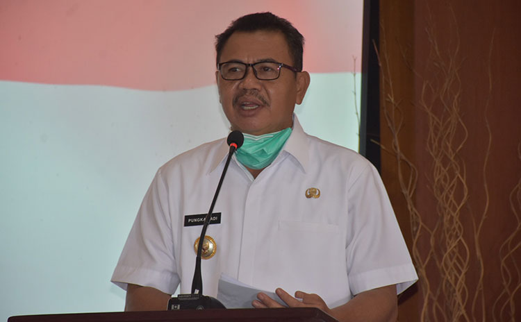 Bupati Pungkasiadi saat membuka pelaksanaan verifikasi dan validasi Basis Data Terpadu (BDT) Kabupaten Mojokerto Tahun 2020. (foto: ist).
